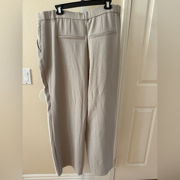 NWT - A&F Sloane Tailored Wide Leg Pant in Light Taupe - Size 34 / 18R - Picture 9 of 11